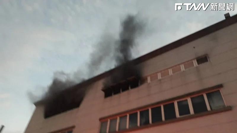台南柳科園區清晨火警！廠內囤放大量氯化銨　5人及時逃生