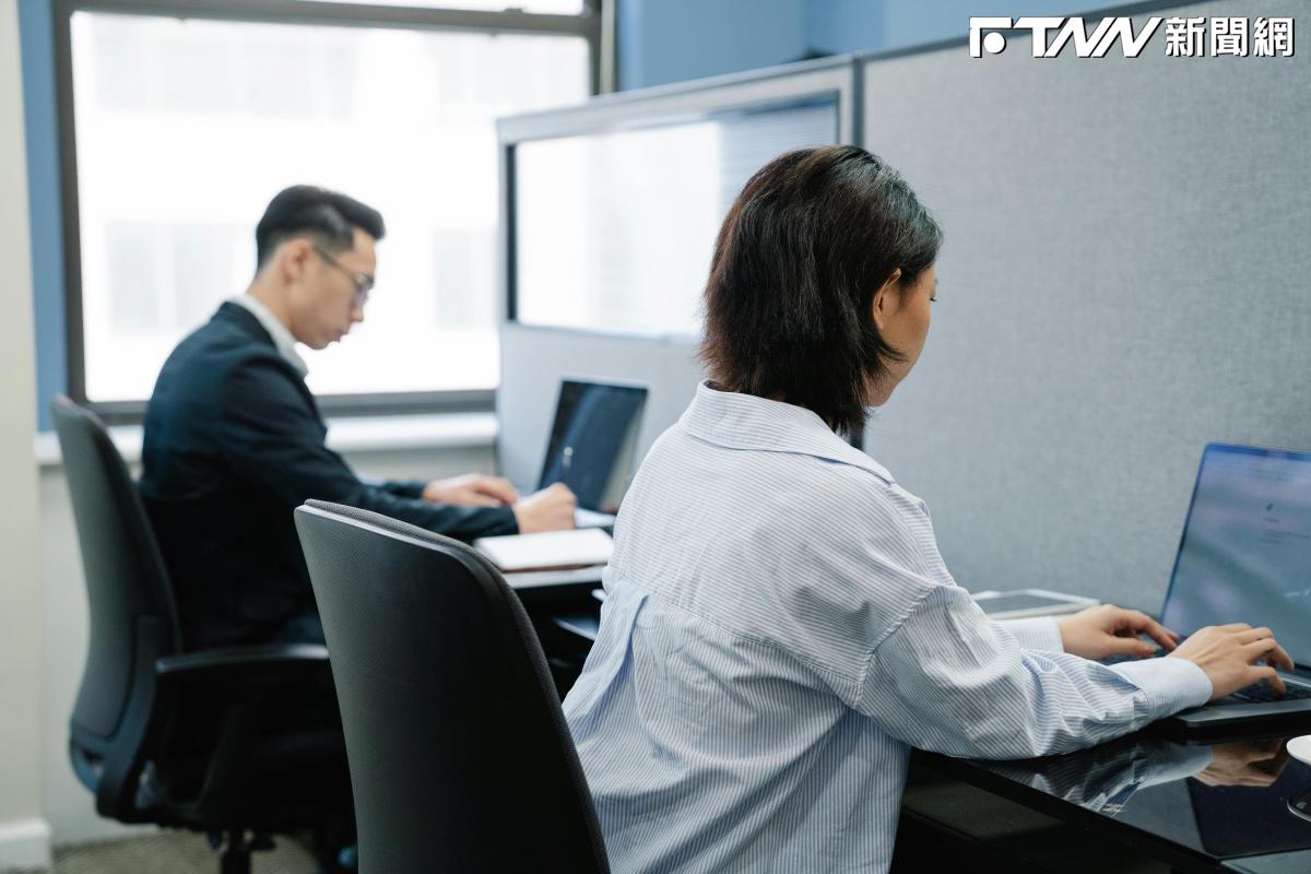 新人上班妝容有「三階段」？她見證入職變化　網直呼中肯：睡飽比較實在